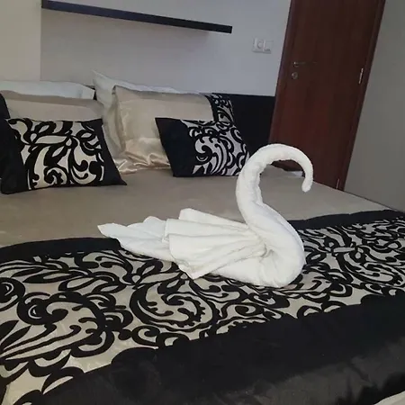 Luxury Two Bedroom Flat *